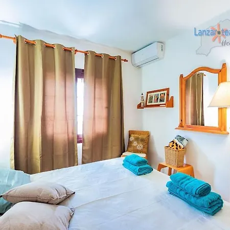 Apartment Casita El Faro En Playa Bastian Aircon In The Bedrooms Vv